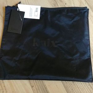 NWT Knix Catalyst Nylon Travel Bag with Zipper Closure